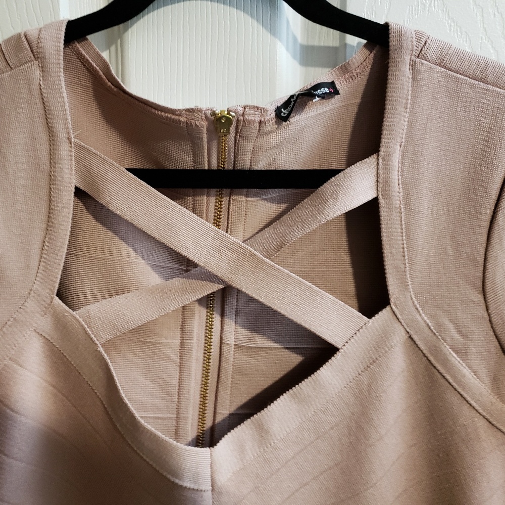 Dress - Picture 3 of 7